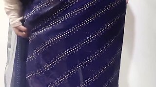 Desi Bhabhi Ne Apni Chut Ko Ungli Karke Gila Kiya (hindi Video )
