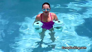 Oiled steamy blows personal trainer outside by the pool