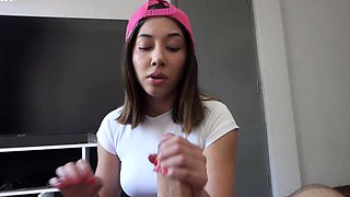 Step-sis senses spider's bite, deepthroats out the venom