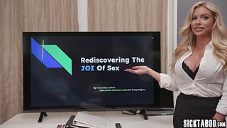 Horny mom is a perfect babe for practice