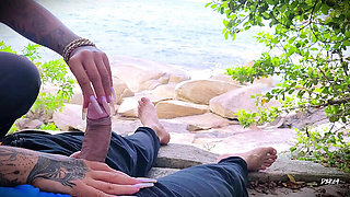 Beach Handjob Surprise Cumshot - Amateur Couple Outdoor Sex