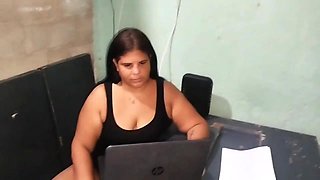 Chubby Colombian with a big butt gets horny with her stepdad and makes him very horny.