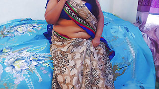 Moti Gand Vali Hot Aunty go to Hotel For sex - A stranger guy enter her hotel room and she give me condom & start rough fuck