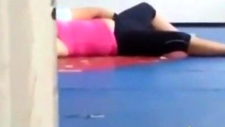 Deux Coquines: Surprise au Gymnase - French Amateur Video