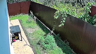 Der vollbusige Teenager erwischte BFs Schwanz im Freien!