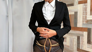 Office Lady Masturbating with a Rope That Digs Into Her