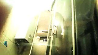 Stepdaughter 25 spied on in shower (gorgeous body)