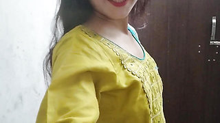 Step sister ko nanga karke bathroom me choda