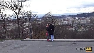 Hunt4k. rothaarige für geld vor ihrem freund gefickt