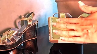 Naughty secretary indulges in heel job with her boss