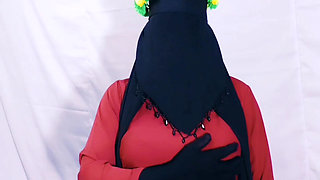 Beautiful Indian Bhabhi doing handjob