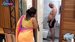 The daughter-in-law saw her father-in-law masturbating in the bathroom and then intended to have sex with him.