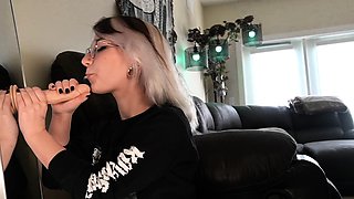 Hot amateur blonde pregnant toying her pussy solo