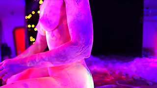 Naked amateur webcam girl fingering her pussy live on camera