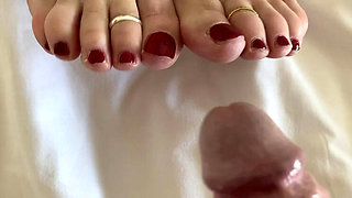 Mature British Granny Shows Big Natural Tits & Feet Homemade