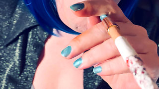 Miss Tina Snua Uses A Holder & Smokes A Superking Cigarette For Her Addicted Fans - Smoke With Me