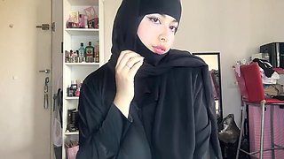Huge Boobs Hijab Muslim Shows You Her Big Tits