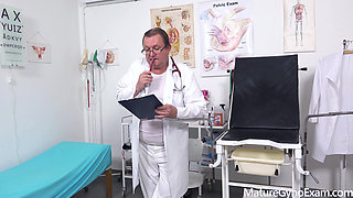 Pink Mature Pussy of Kathy White Exposed