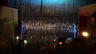 Amateur brunette teen in solo