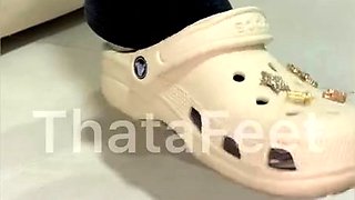 Amateur Foot Fetish Girlfriend Sucks and gives a Footjob