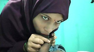 Muslim Teen 18+ Girl Yoururfi Ne Gigolo Bulakar Chudwaya - Cum Swallow Girl