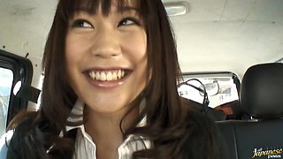 Japanese woman gets fucked in the back of a car - Kasumi Uemura