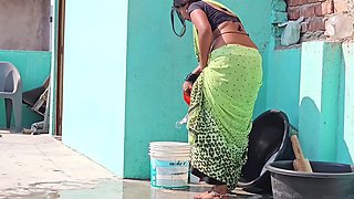 Indian bhabhi in Tamil sex adventure - SFW 18yo shower tease in Desi village