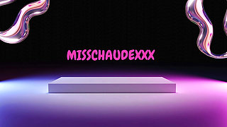 🇫🇷 Misschaudexxx, I'm walking down the street with my light plug in my ass.