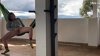 Gringa Orgasmo A Chorro En La Hamaca With Emily Rose