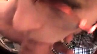 Deutsches Babe mit groen Titten nimmt es mit einem groen S