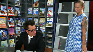 Big ass brunette fucked in her pussy from her fucker