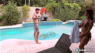 Divorcee Elise London fucks the pool boy