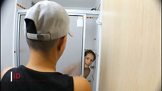 spying on my stepsister's slut in the shower- porn in spanish
