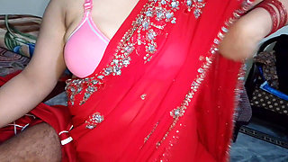 Desi young indian bhabhi seduces devar by showing off her sexy figure - in red saree