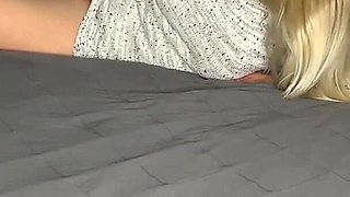 Heisses Vorspiel Fingern Reiben Multiple Orgasmen Zittern Zucken Stoehnen Feucht Geil Bett Couple