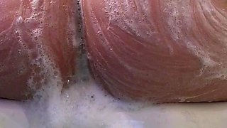 Amateur hottie solo masturbation