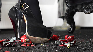 Crush Feets - I Hate Xmas - Top Arabian Domina Cecilia Fernandez