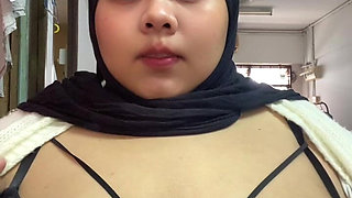 Uncensored Hijabi Massage Big Titty