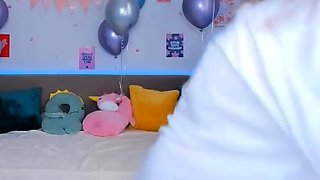 Hot amateur webcam teen masturbates for their fans