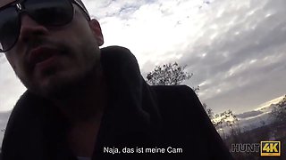 Hunt4k. rothaarige für geld vor ihrem freund gefickt