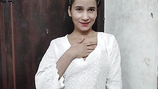 School girl ko kapde badalte dekh liya