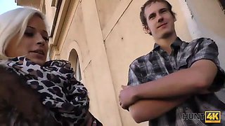 Hunt4k. una magnifica ragazza gode del sesso orale e della figa per soldi