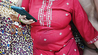Desi NCR bhabhi want to relax but secretly