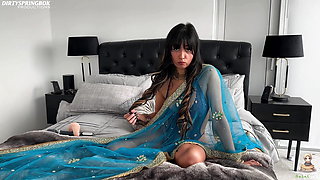 Pakistani Bhabi Aaliyah Yasin Fucks Her Pussy Whilst Speaking Urdu