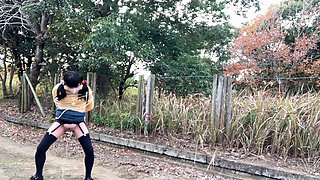 Self-training 51. A pinch comes with rotor masturbation on the street