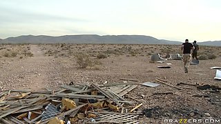 Courtney Cummz - Gives Blowjobs In A Lab