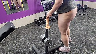 Thick PAWG Brings Huge Dildo to the Gym