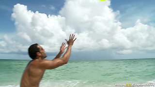 A Day Of Fun At The Beach With Asa Akira, Kerry Louise, Carlo Carerra, Enzo Lorenzo - Brazzers