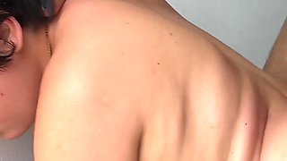 Veo a Mi Culona Latina Hermanastra Transmitiendo En Vivo Y Decido Fastidiarla Hasta Meterle Mi Enorme Y Rico Pene.