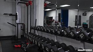 Watch Out, the Gym Makes Her Horny: BBC Coach Damion Dayski dicks All Natural Melztube during Workout